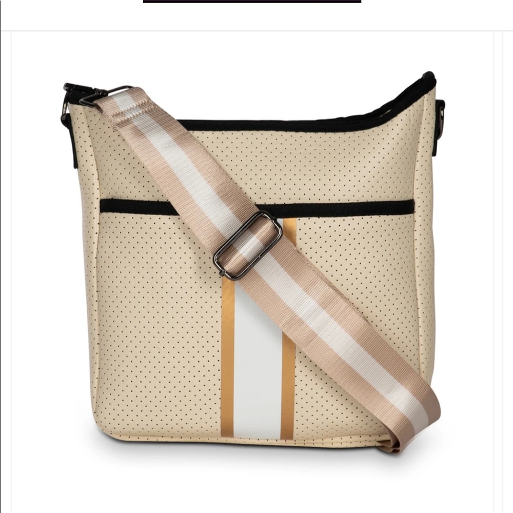 Haute Shore Crossbody Bag - Picture 3 of 9